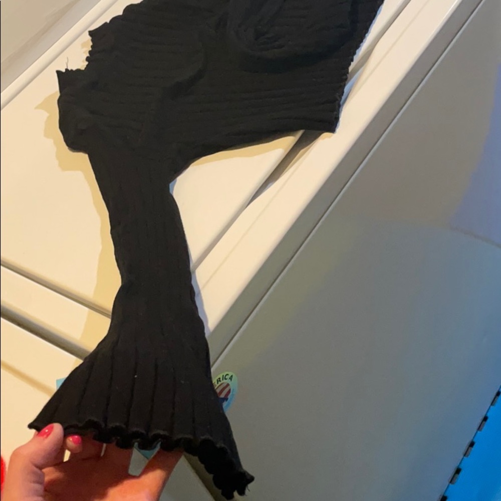 BLACK TURTLENECK LONGSLEEVE FLARE CROP TOP